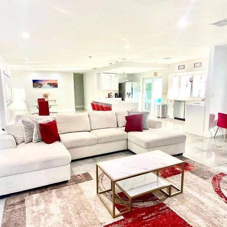 Luxurious & Modern Open Floor Plan Heated Pool Villa Hollywood Exterior photo