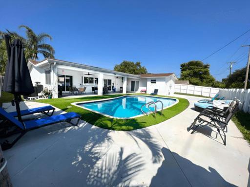 Luxurious & Modern Open Floor Plan Heated Pool Villa Hollywood Exterior photo