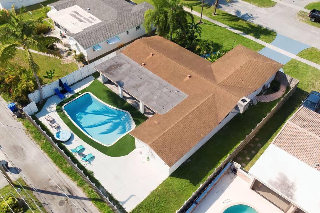 Luxurious & Modern Open Floor Plan Heated Pool Villa Hollywood Exterior photo